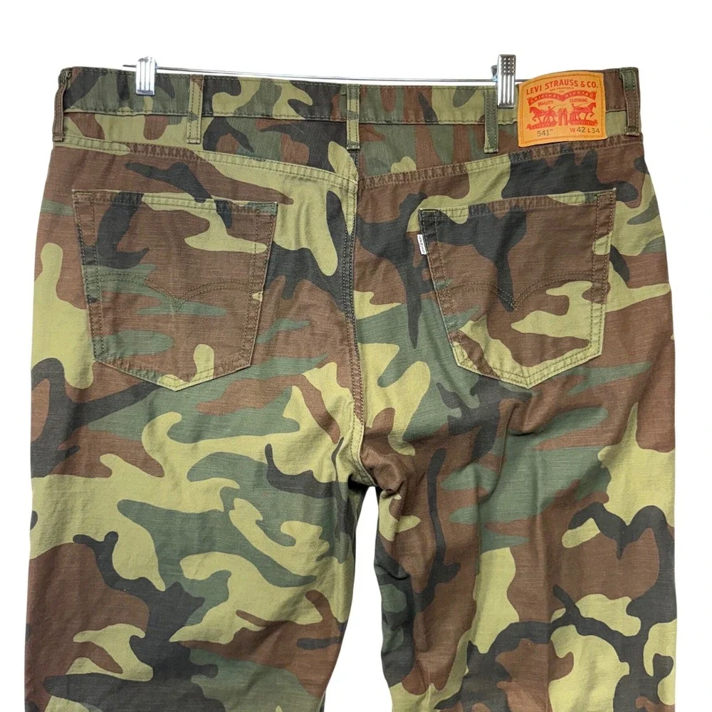 Levis 541 Athletic Taper Camo Pants Mens 42x34 (actual 43x33)Woodland Camouflage